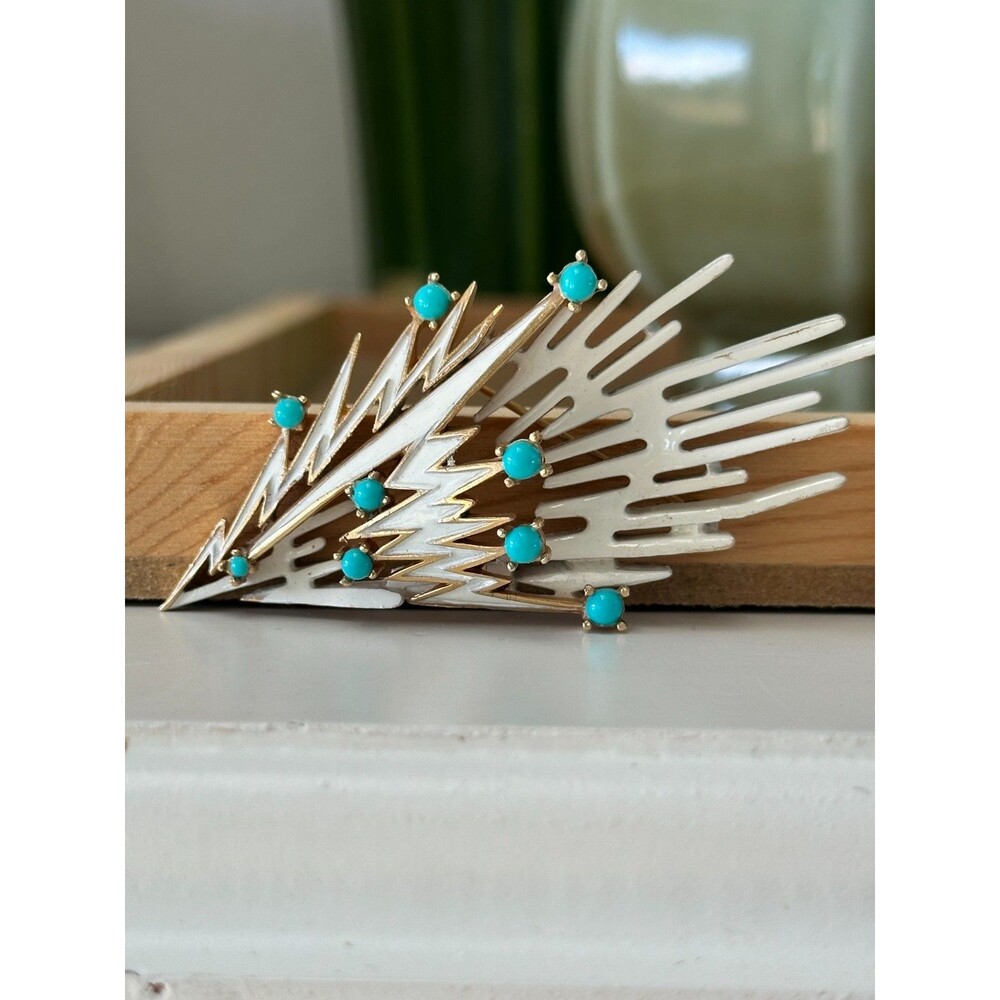 VTG. Crown Trifari  & White Enamel Turquoise Cabochon Brooch 1955-1969 Era